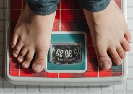 کاهش وزن خطر دیابت نوع ۲ را تقریباً نصف می کند.