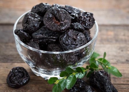 خوردن آلوی خشک ممکن است سلامت استخوان را در زنان تقویت کند