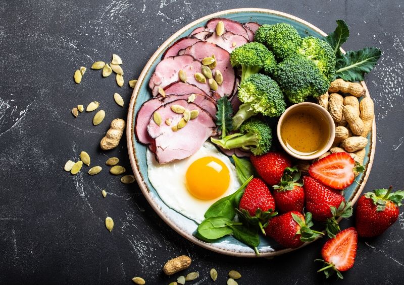 رژیم غذایی کم کربوهیدرات، زندگی افراد مبتلا به دیابت نوع ۲ را بهبود میبخشد. 